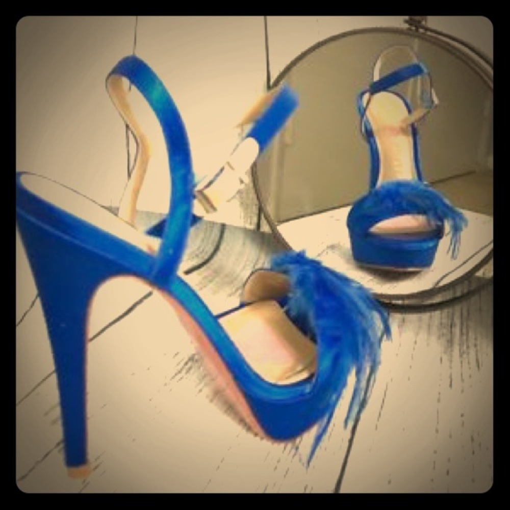 💙 Paris Hilton Royal Blue Feather Stilettos 👌🏾